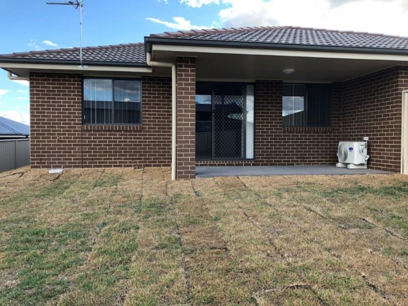 3 Batlow Way, Gobbagombalin NSW 2650