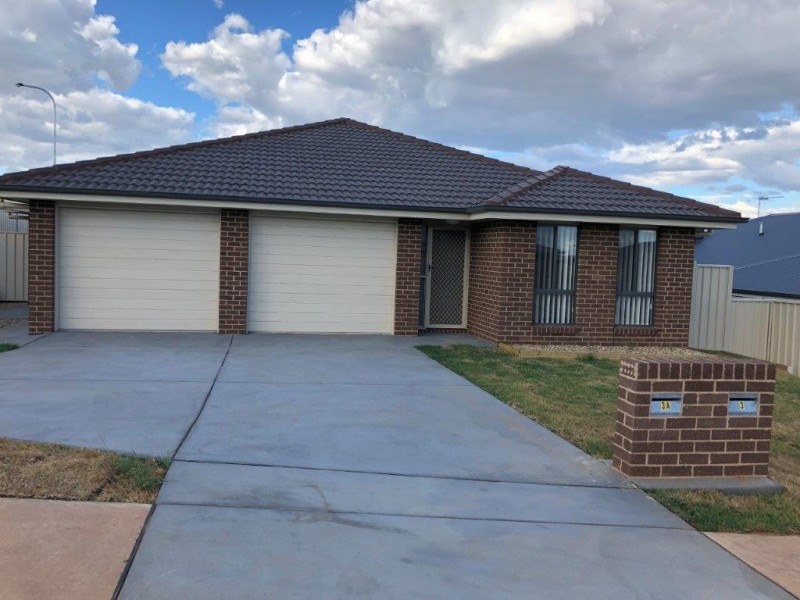 3A Batlow Way, Gobbagombalin NSW 2650