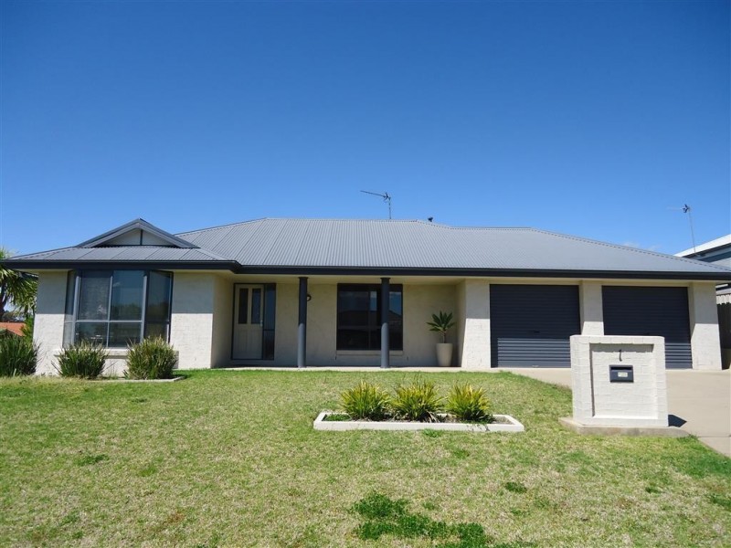 1 Dobell Place, Lloyd NSW 2650