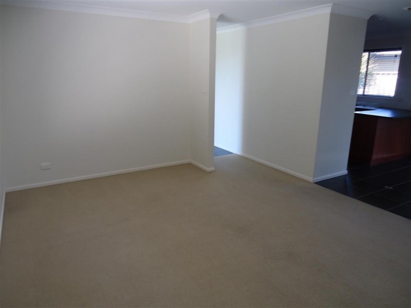 1 Dobell Place, Lloyd NSW 2650