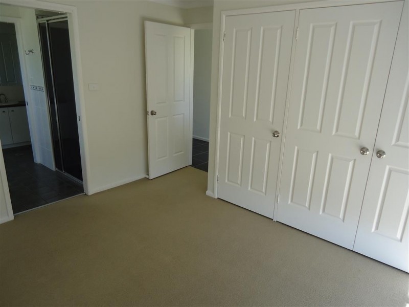 1 Dobell Place, Lloyd NSW 2650