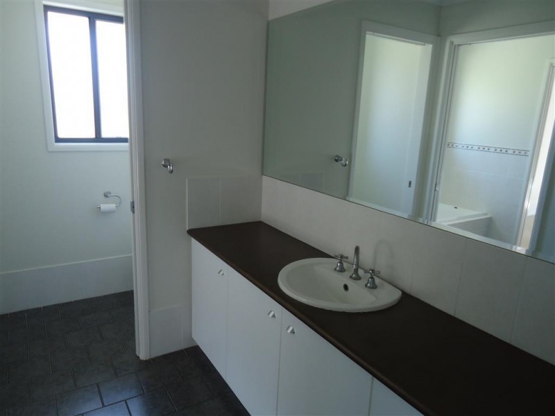 1 Dobell Place, Lloyd NSW 2650