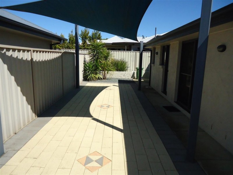 1 Dobell Place, Lloyd NSW 2650