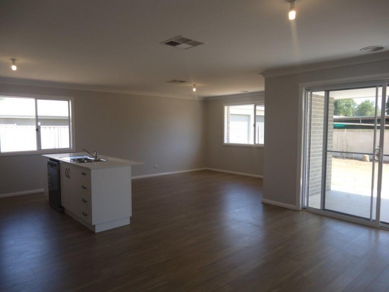 3/3 Craft  Street, Lake Albert NSW 2650