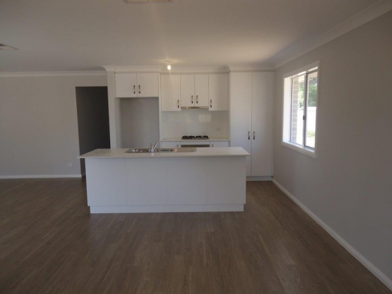 3/3 Craft  Street, Lake Albert NSW 2650