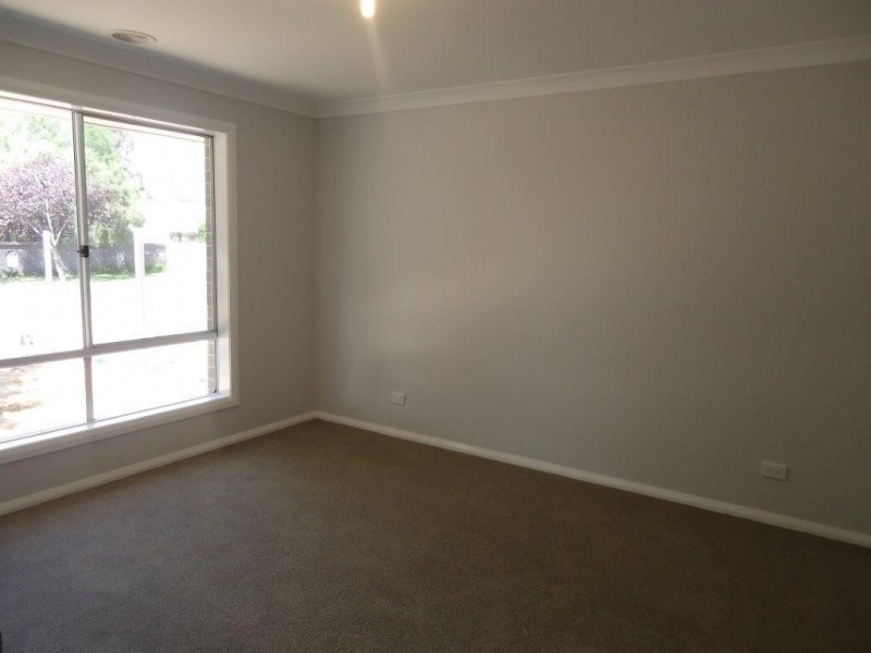 3/3 Craft  Street, Lake Albert NSW 2650