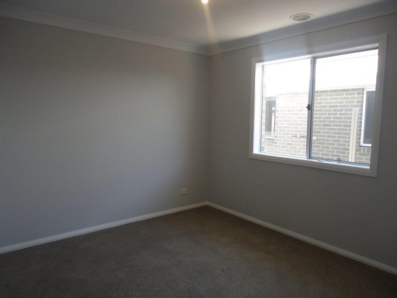 3/3 Craft  Street, Lake Albert NSW 2650