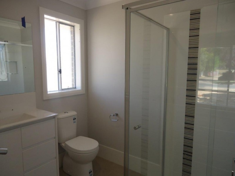 3/3 Craft  Street, Lake Albert NSW 2650
