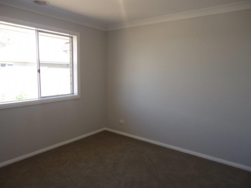 3/3 Craft  Street, Lake Albert NSW 2650