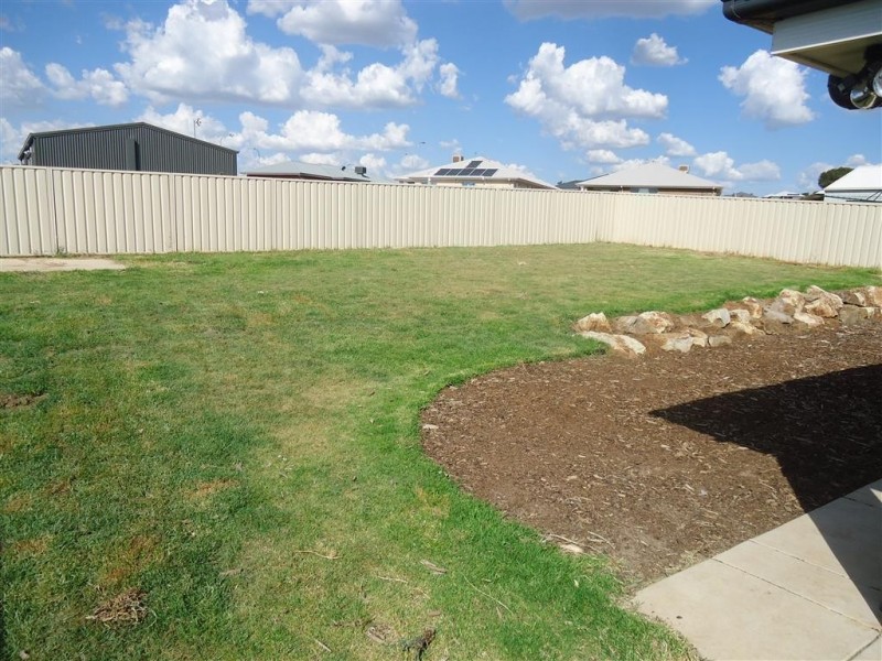 91 Barmedman Avenue, Gobbagombalin NSW 2650