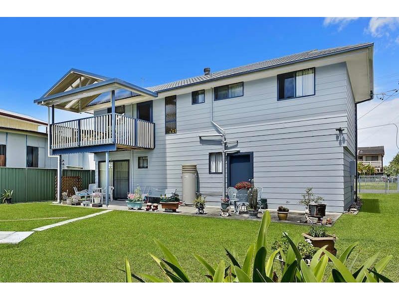 144 Birdwood Dr, Blue Haven NSW 2262