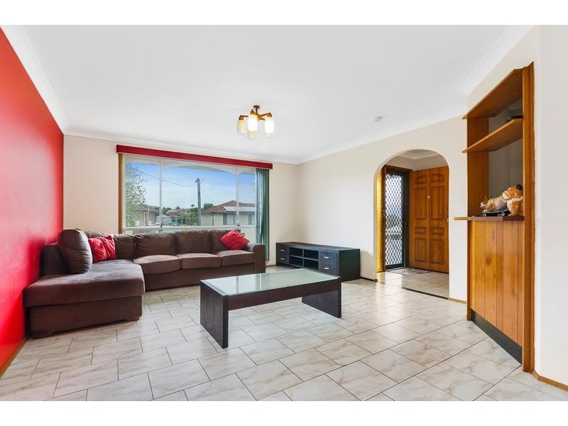 22 Gray Ave, Mount Warrigal NSW 2528