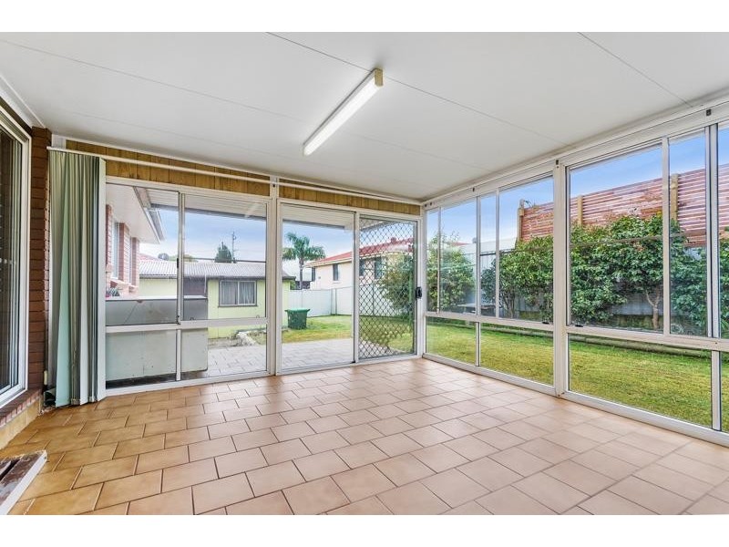 22 Gray Ave, Mount Warrigal NSW 2528