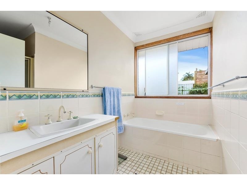 22 Gray Ave, Mount Warrigal NSW 2528