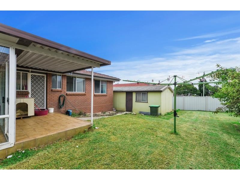 22 Gray Ave, Mount Warrigal NSW 2528