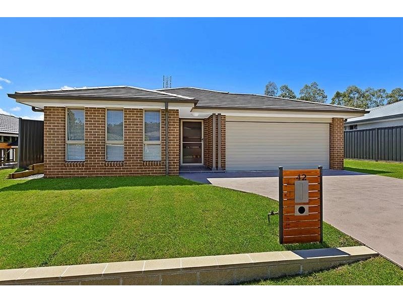 42 Raintree Tce, Wadalba NSW 2259