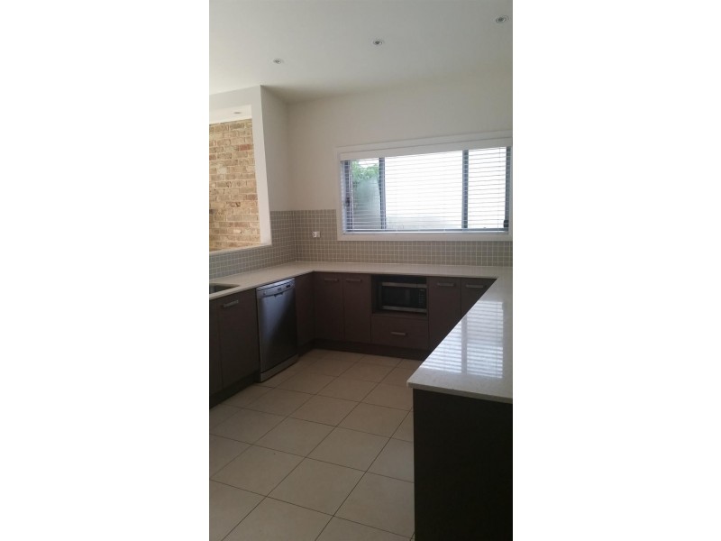 10 Craig Ave, Oxley Park NSW 2760