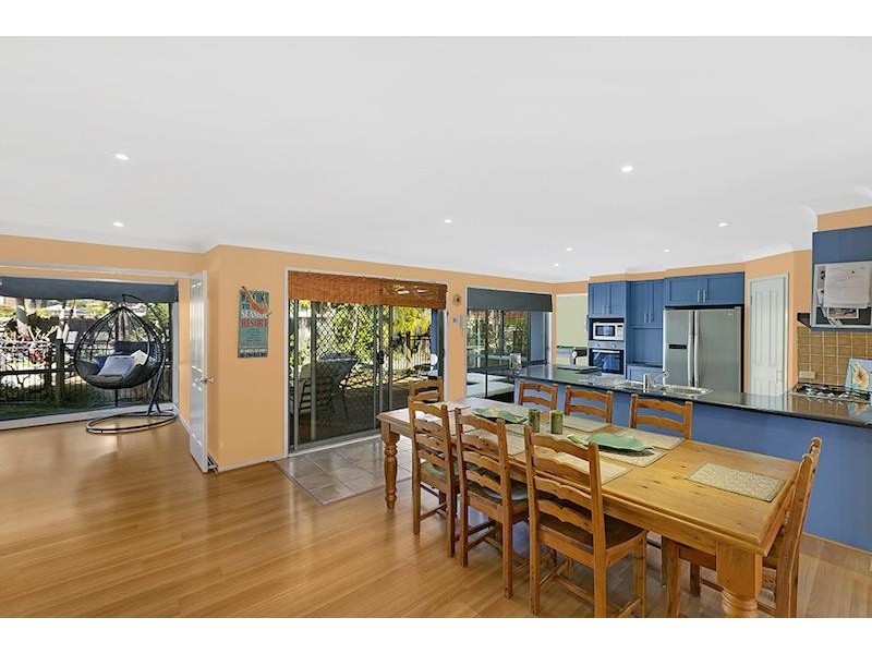 6 Fernlee Ct, Woongarrah NSW 2259