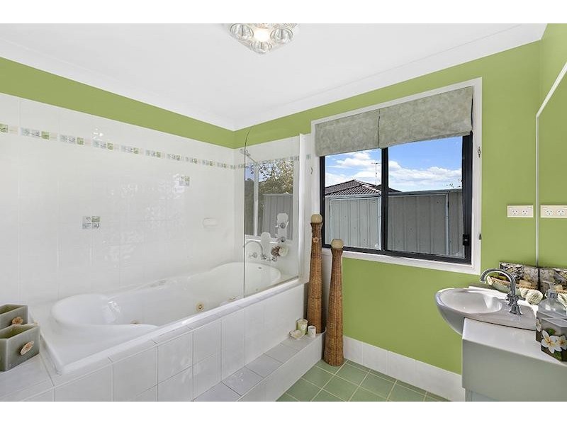 6 Fernlee Ct, Woongarrah NSW 2259