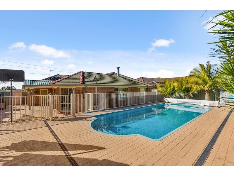 54 Daintree Dr, Albion Park NSW 2527