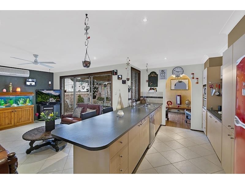 8 Redgum Cl, Bateau Bay NSW 2261