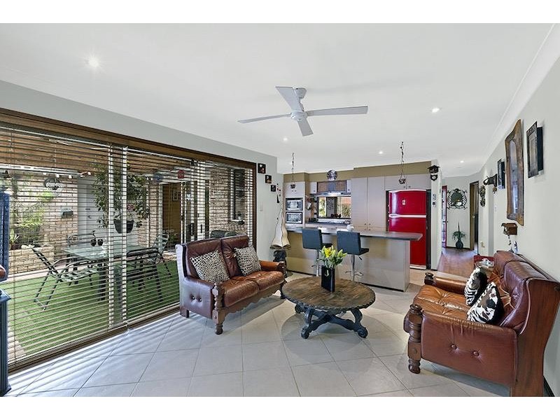 8 Redgum Cl, Bateau Bay NSW 2261