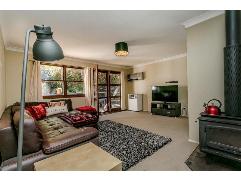 15 Currawong Cres, Bowen Mountain NSW 2753