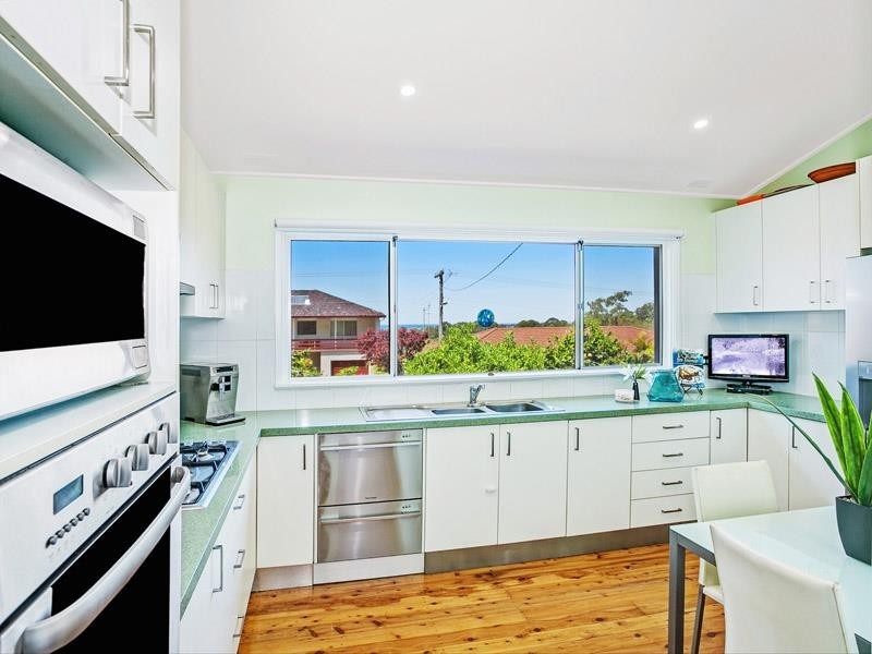 22 Deborah Ave, Thirroul NSW 2515