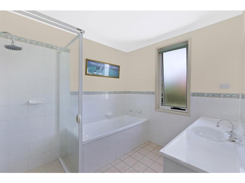 39 Georgia Dr, Hamlyn Terrace NSW 2259