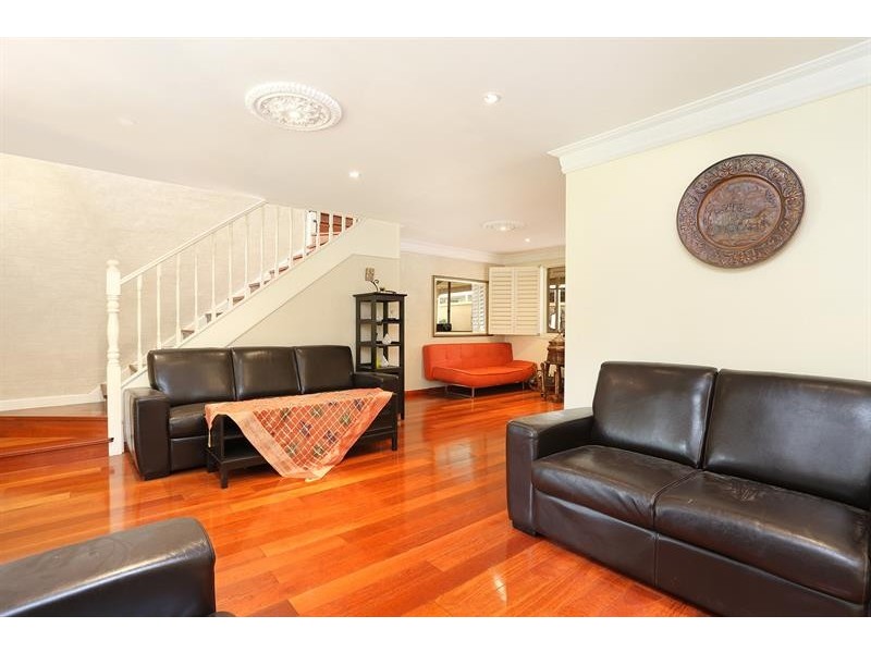 7 Darling St, Abbotsbury NSW 2176