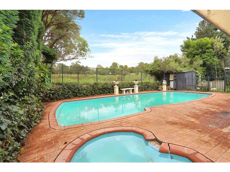 7 Darling St, Abbotsbury NSW 2176