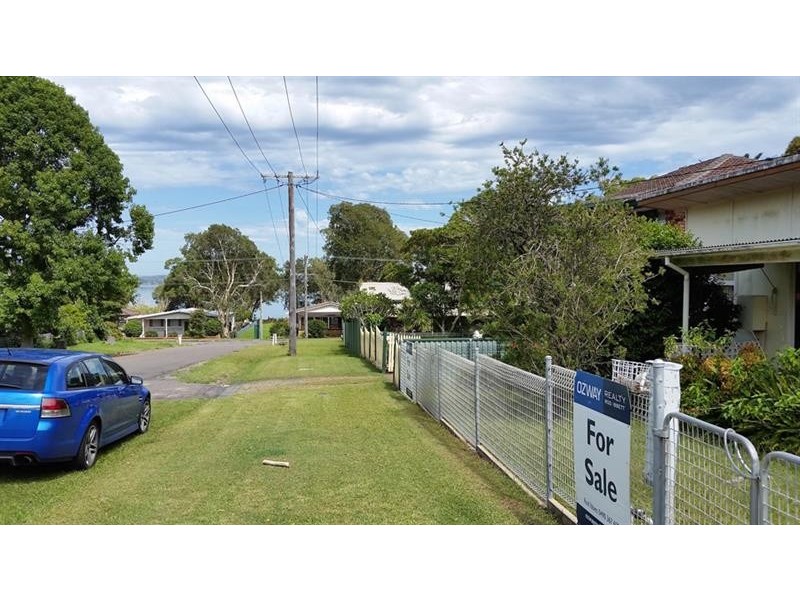 4 Eighth Ave, Toukley NSW 2263