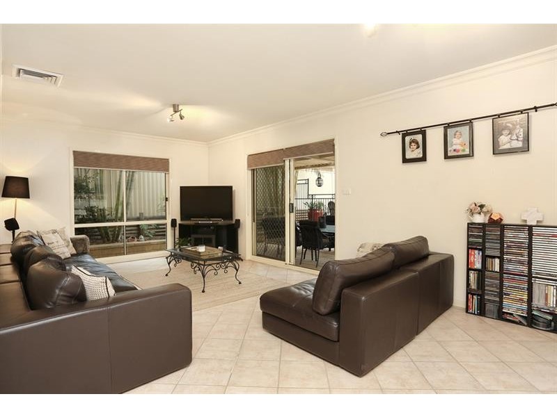 10 Buckley Cl, Fairfield West NSW 2165