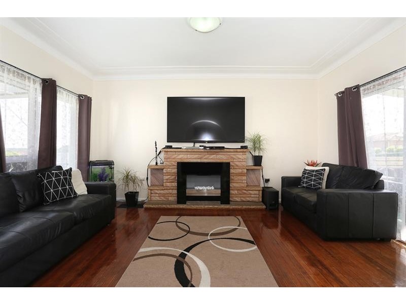 130 Stella St, Fairfield Heights NSW 2165