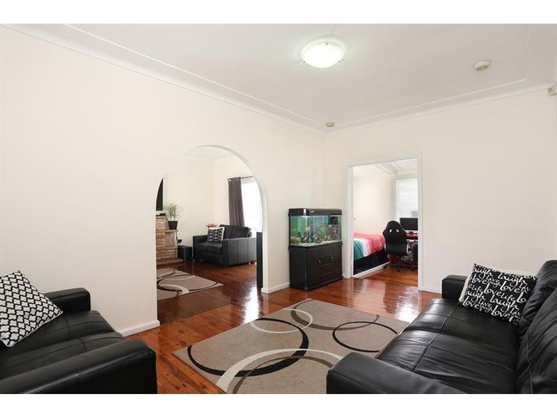 130 Stella St, Fairfield Heights NSW 2165