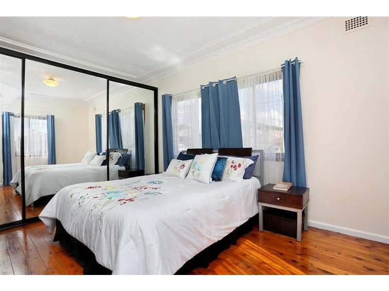 130 Stella St, Fairfield Heights NSW 2165