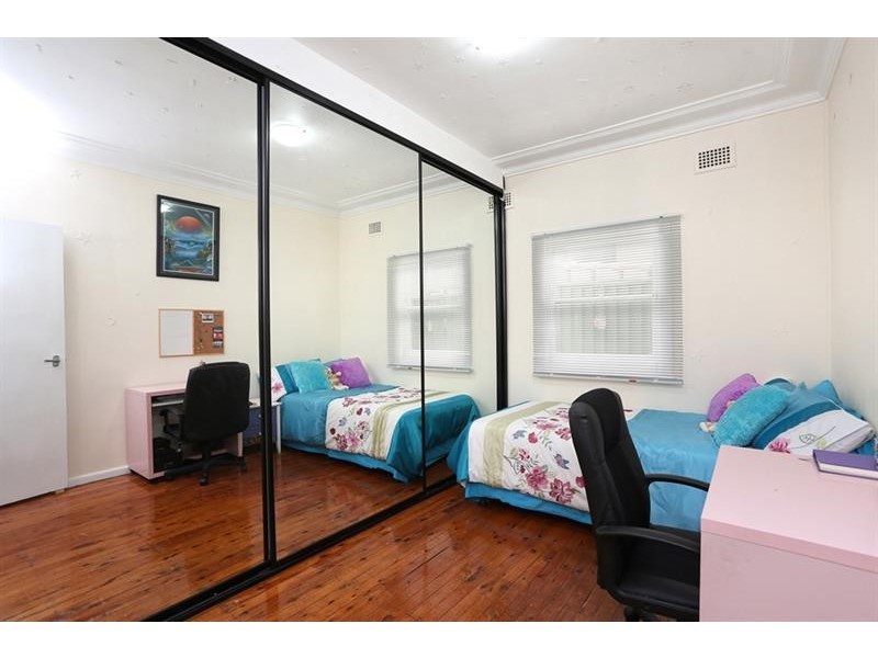 130 Stella St, Fairfield Heights NSW 2165