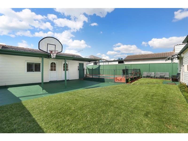 130 Stella St, Fairfield Heights NSW 2165