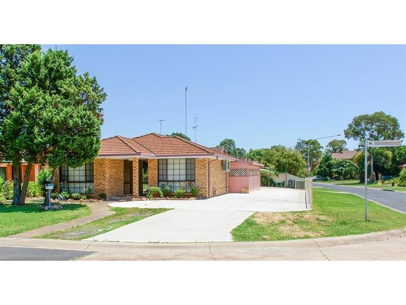 13 Wellwood Ave, Moorebank NSW 2170