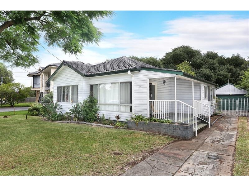 47 Waterside Cres, Carramar NSW 2163