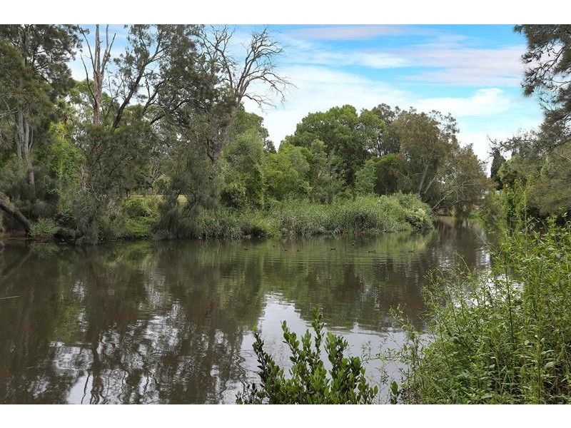 47 Waterside Cres, Carramar NSW 2163