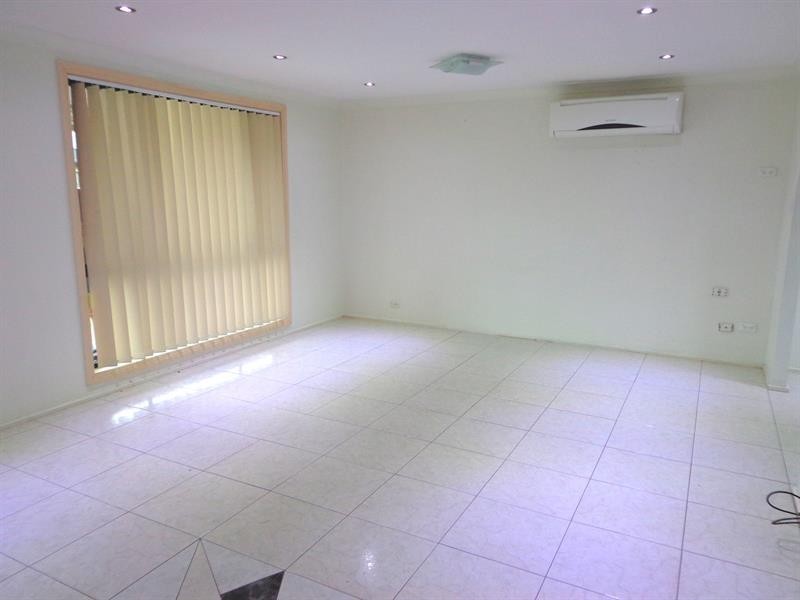 1 Snowdon Cres, Smithfield NSW 2164