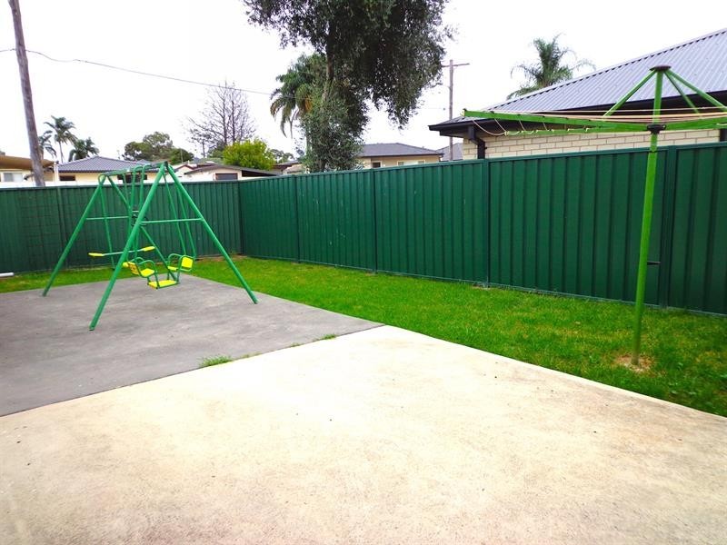 1 Snowdon Cres, Smithfield NSW 2164