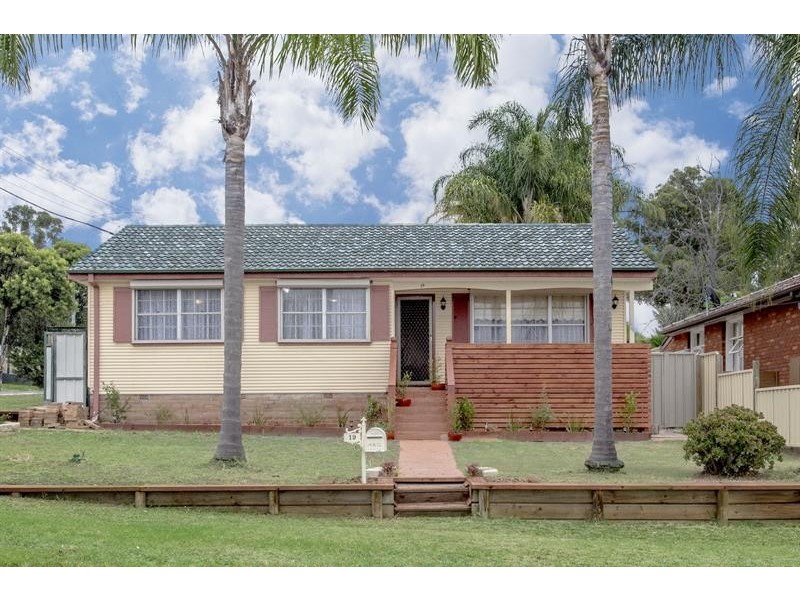 19 Sandringham Ave, Cambridge Park NSW 2747