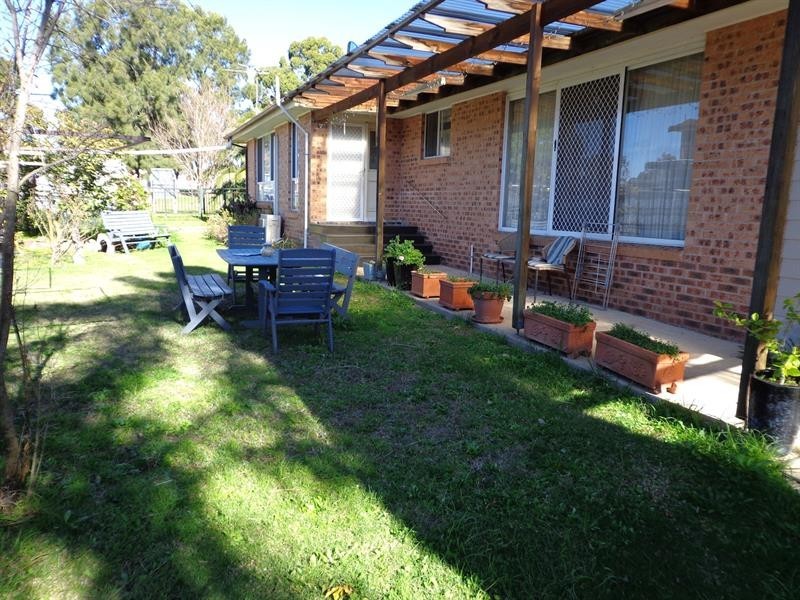 6 Teak Cl, Bossley Park NSW 2176
