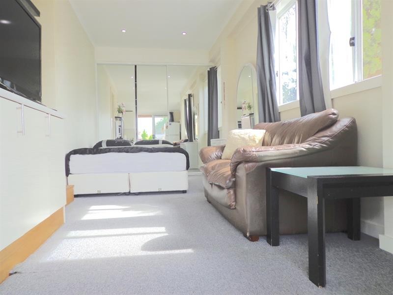 6 Teak Cl, Bossley Park NSW 2176