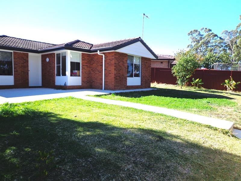 15 Alamein Rd, Bossley Park NSW 2176