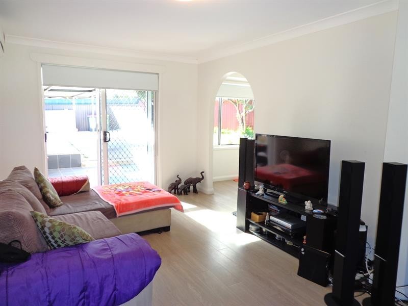 15 Alamein Rd, Bossley Park NSW 2176