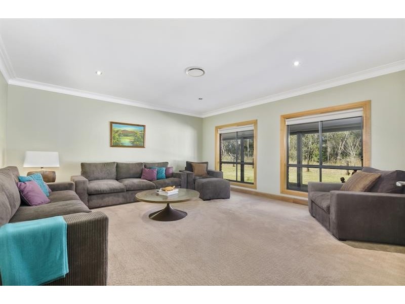 75 Kangaroo Rd, Tahmoor NSW 2573