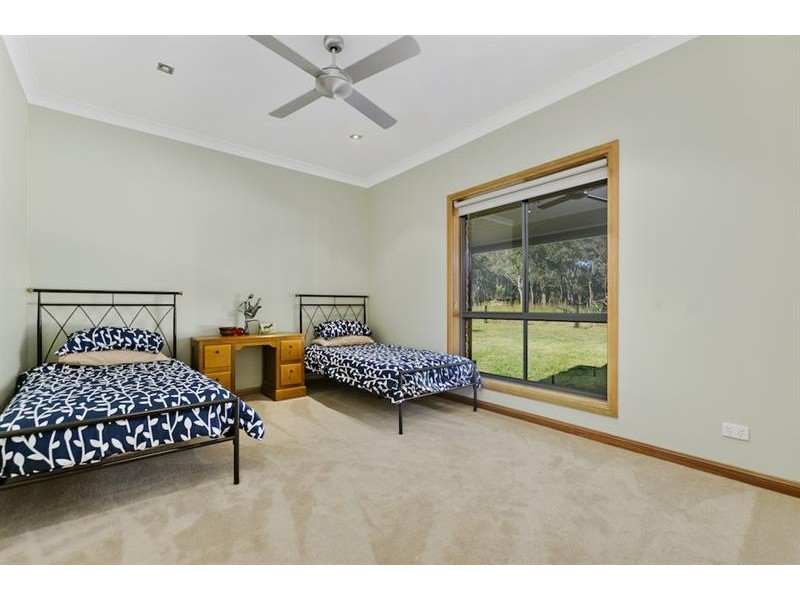 75 Kangaroo Rd, Tahmoor NSW 2573